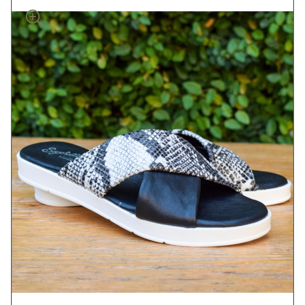 Seychelles Enjoyment Slide, Snake/Black Leather, Size 7.5